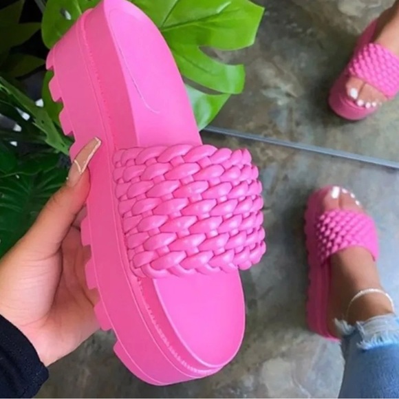 Platform Sandals! - Picture 3 of 3